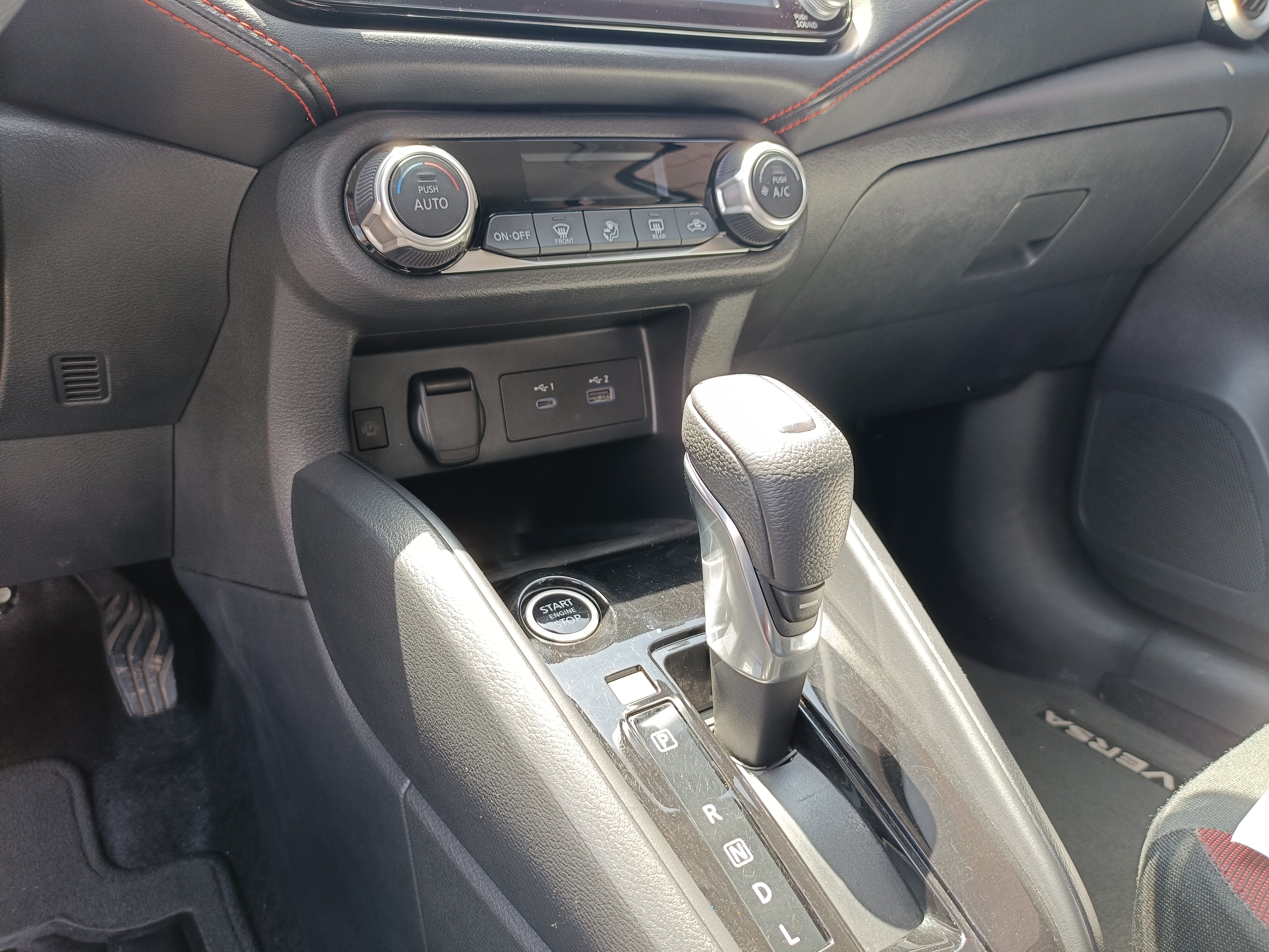 2024 Nissan VERSA 4P SR L41.6 AUT