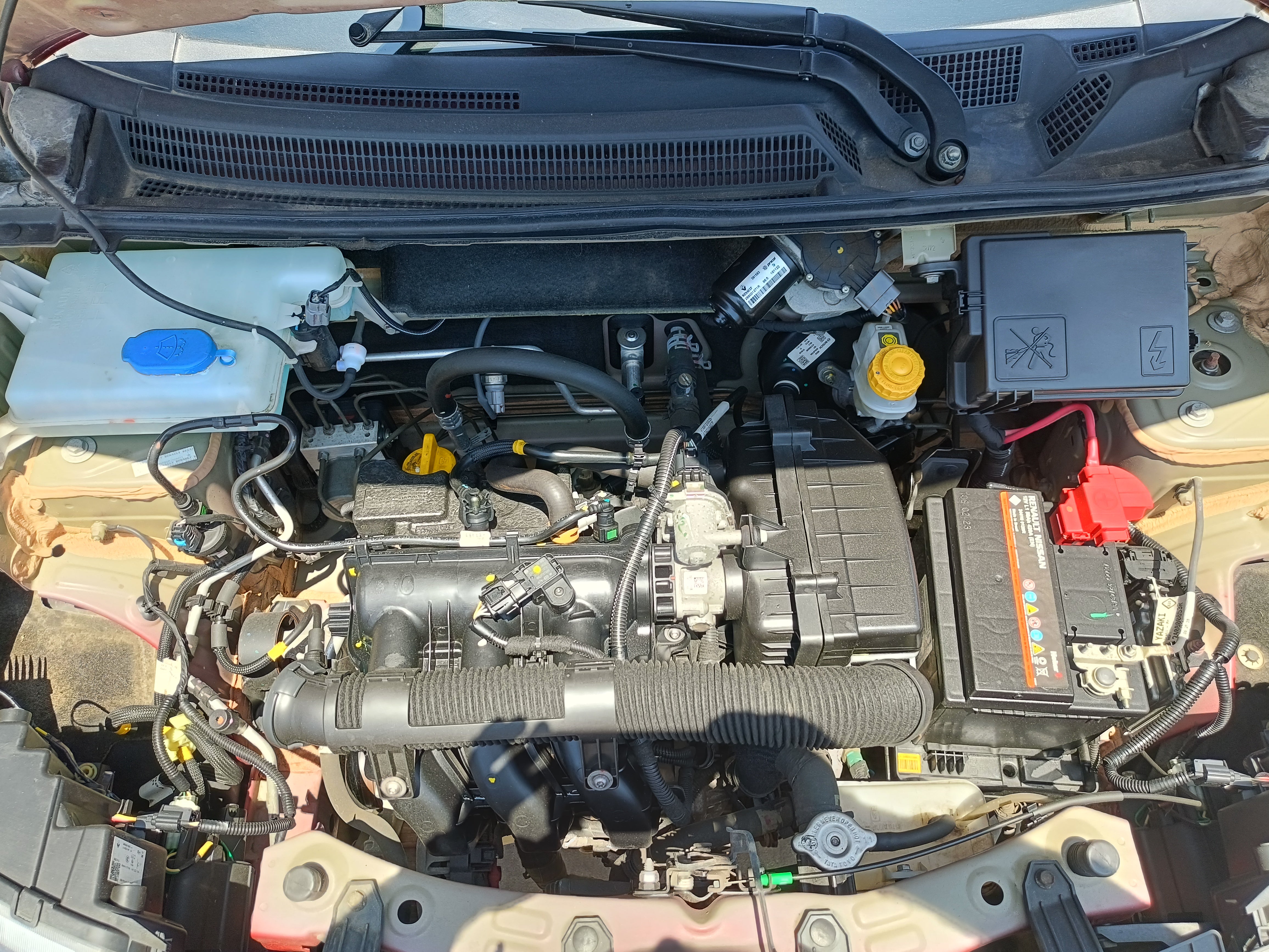 2023 RENAULT KWID 5 PTS BITONO TM5 AAC PANTALLA TOUCH 8 RA-14