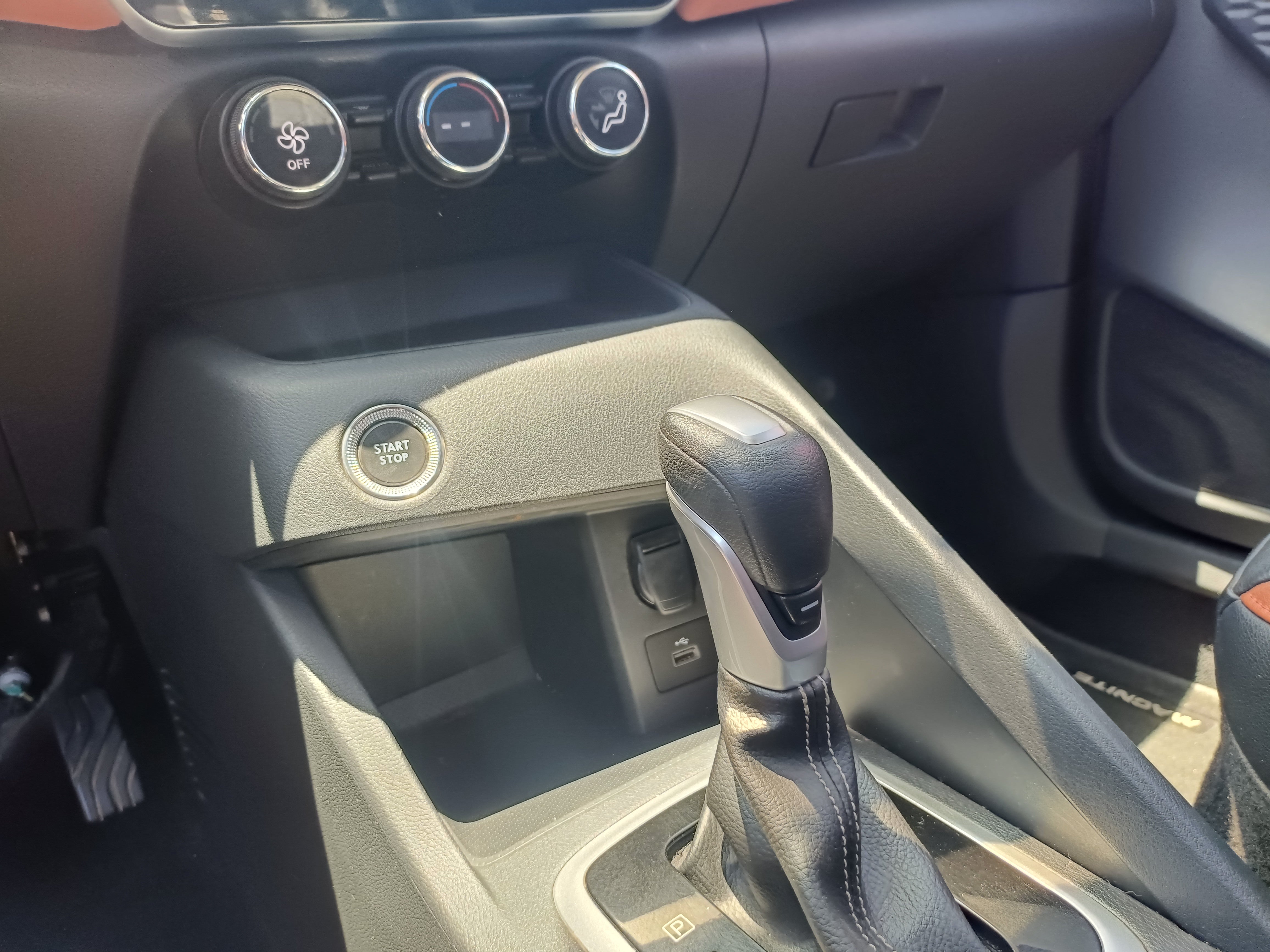 2025 Nissan MAGNITE 5 PUERTAS EXCLUSIVE 1.0 LTS CVT T